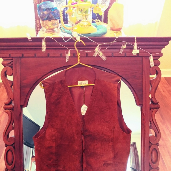 Uno Momento Mens 100% Leather and silk Vest - Picture 2 of 5